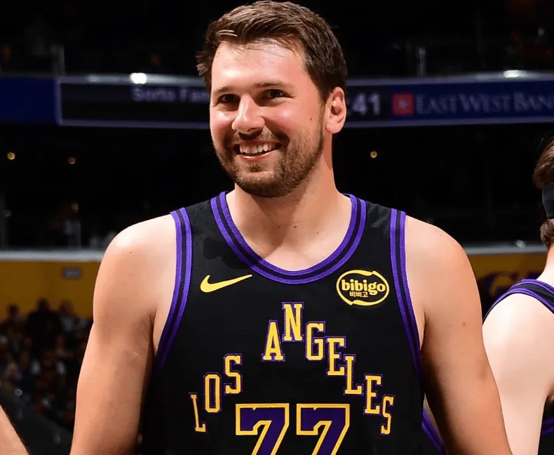 澳客官方网-历史上单月份进80+三分仅3人:库里3次、哈登1次、东契奇1次